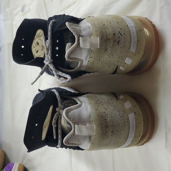 Shoes - Picture 3 of 4